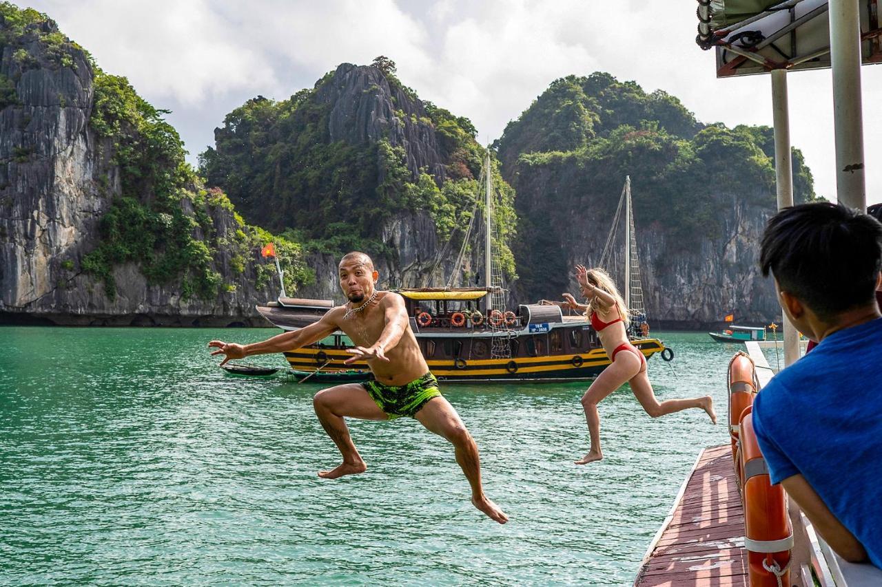 ฮาลอง แฟนตาซี ครูซ Hotel ภายนอก รูปภาพ