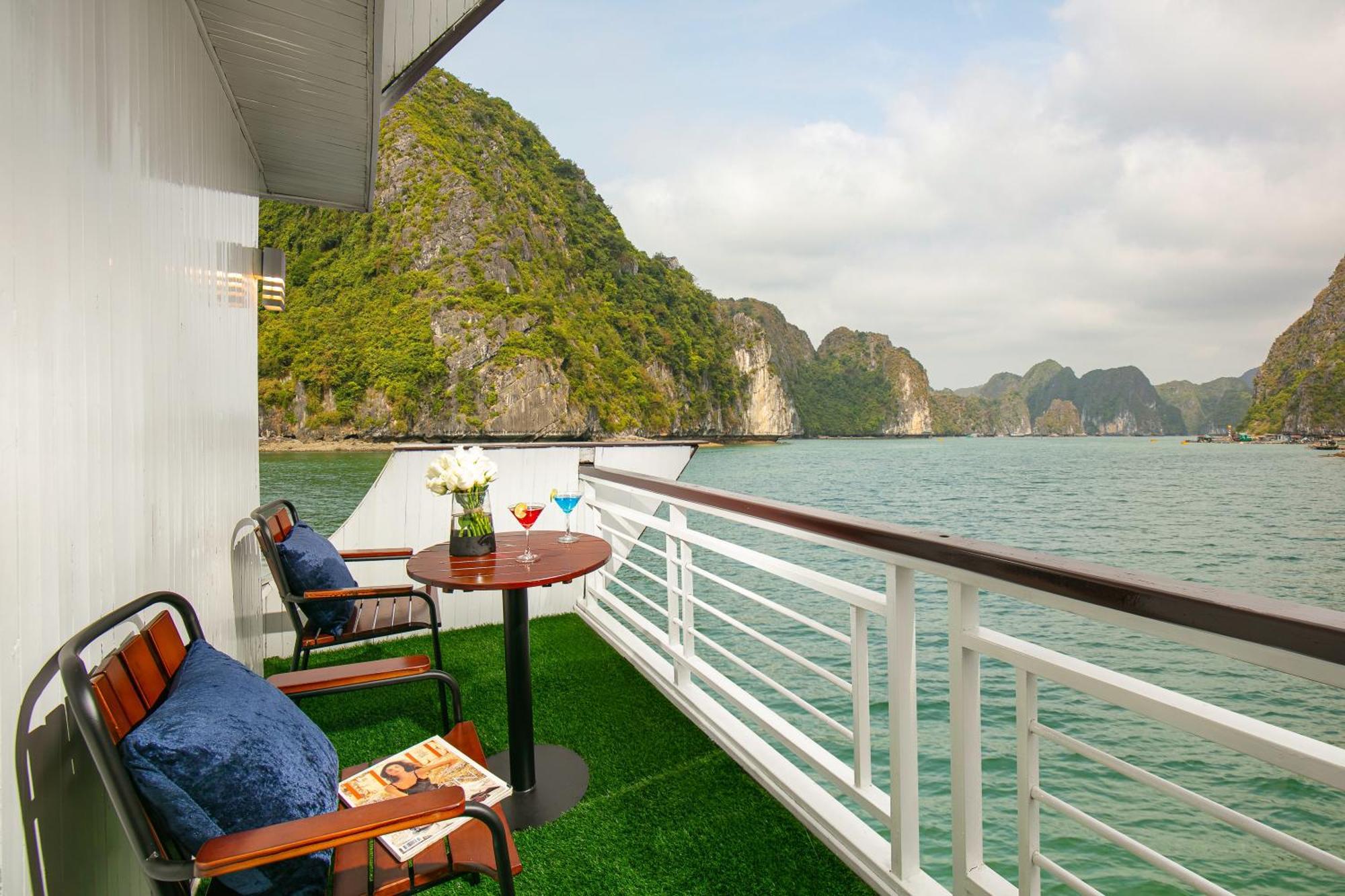ฮาลอง แฟนตาซี ครูซ Hotel ภายนอก รูปภาพ