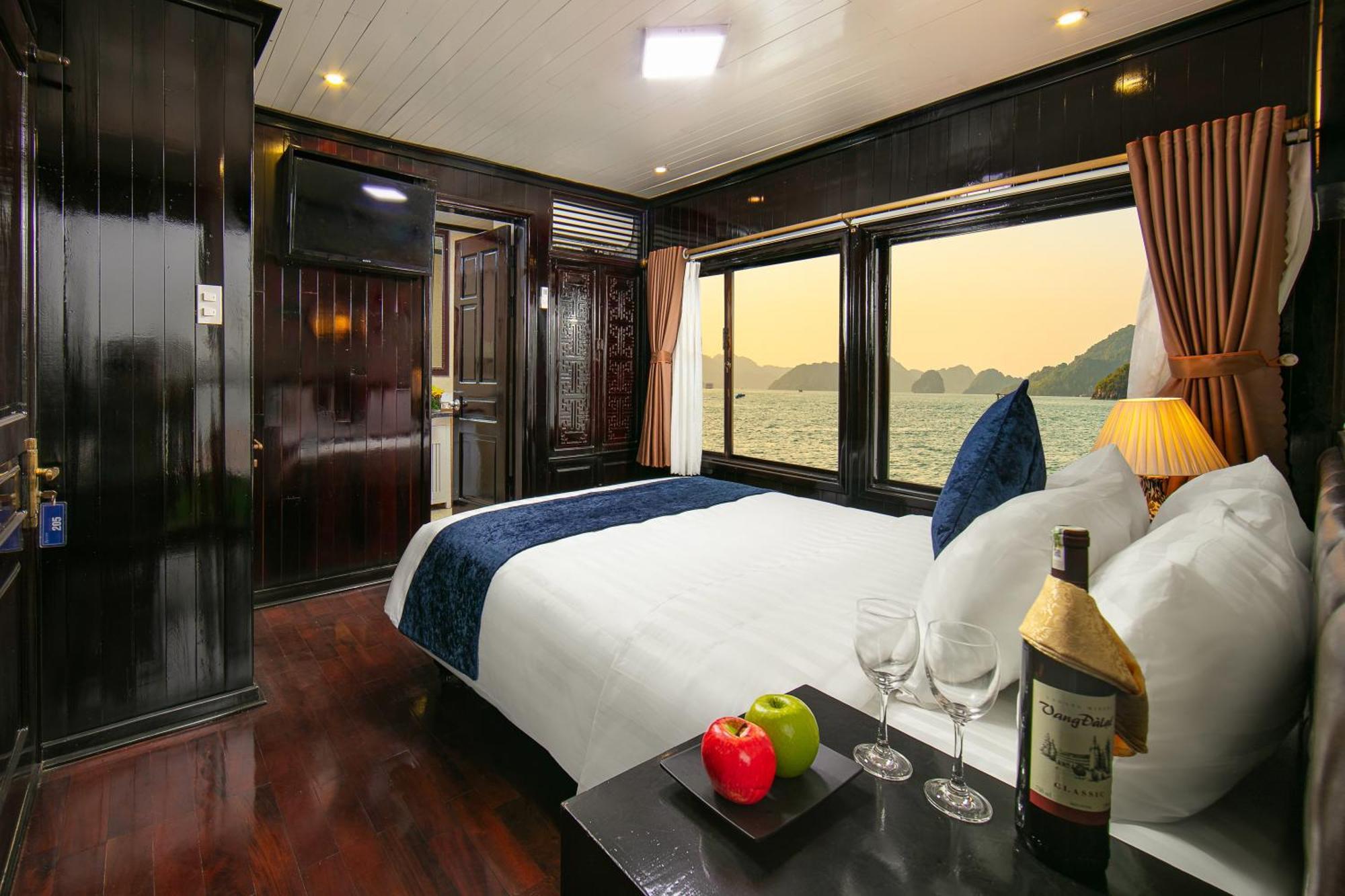 ฮาลอง แฟนตาซี ครูซ Hotel ภายนอก รูปภาพ