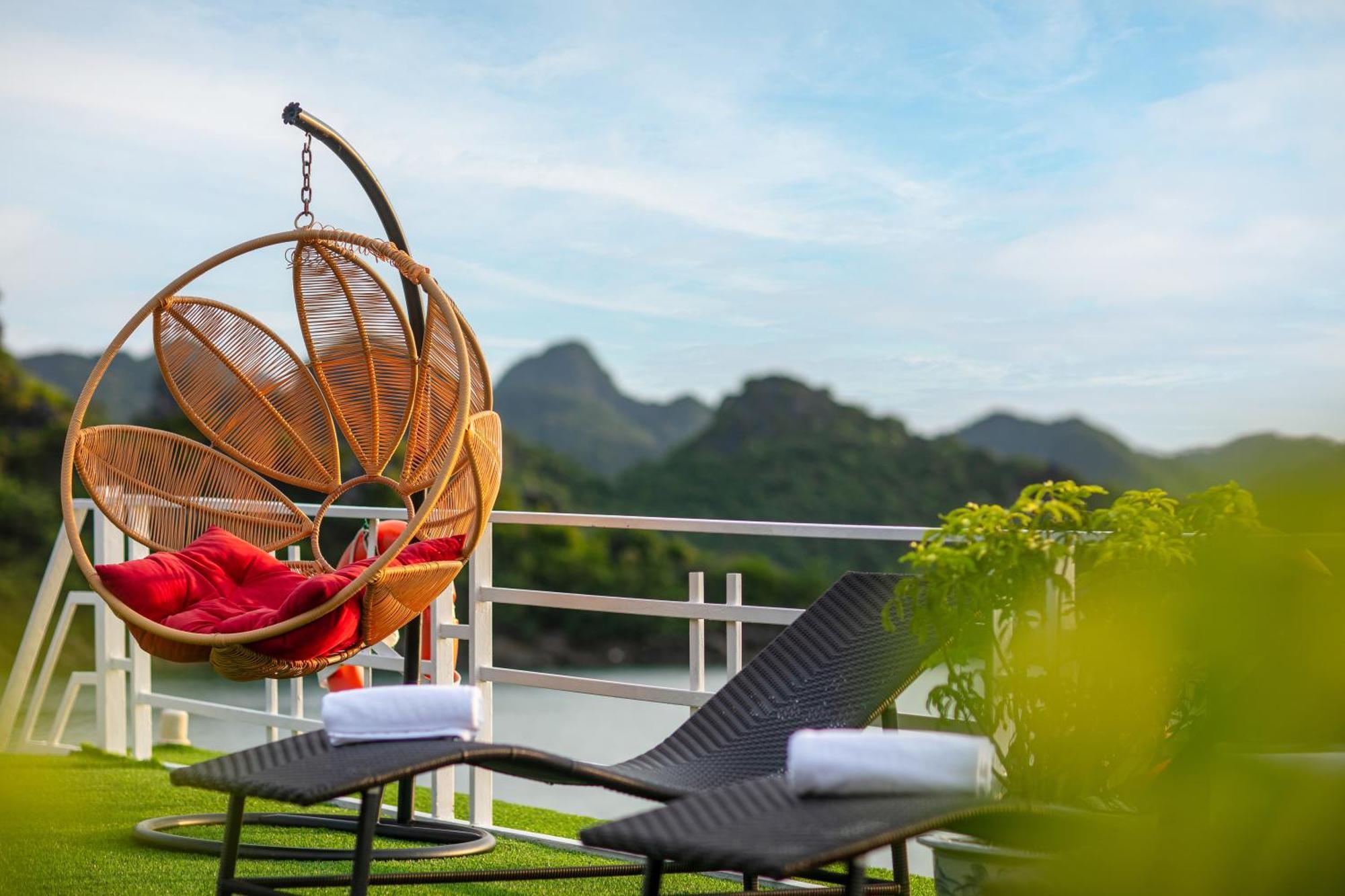 ฮาลอง แฟนตาซี ครูซ Hotel ภายนอก รูปภาพ