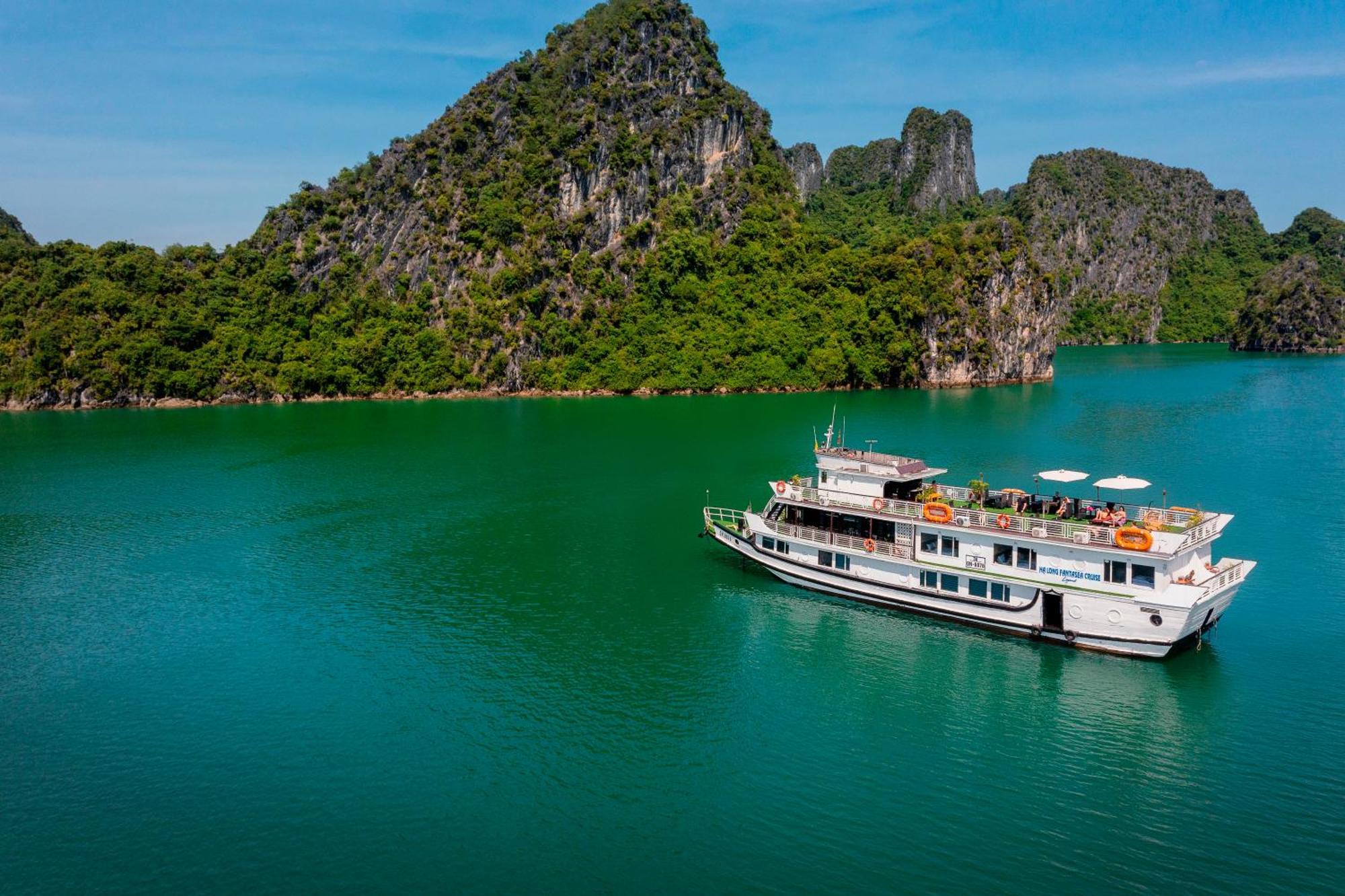 ฮาลอง แฟนตาซี ครูซ Hotel ภายนอก รูปภาพ
