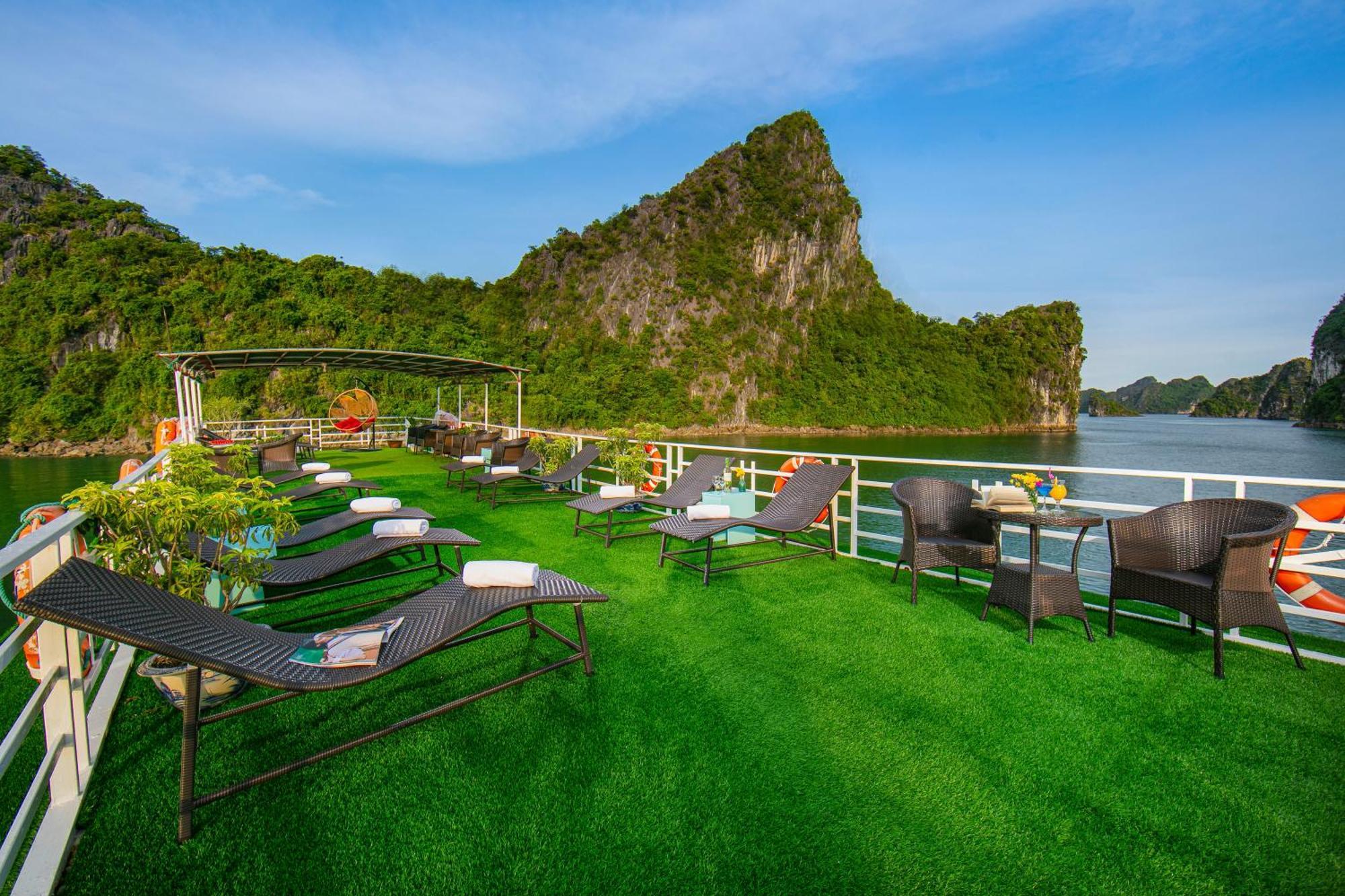 ฮาลอง แฟนตาซี ครูซ Hotel ภายนอก รูปภาพ