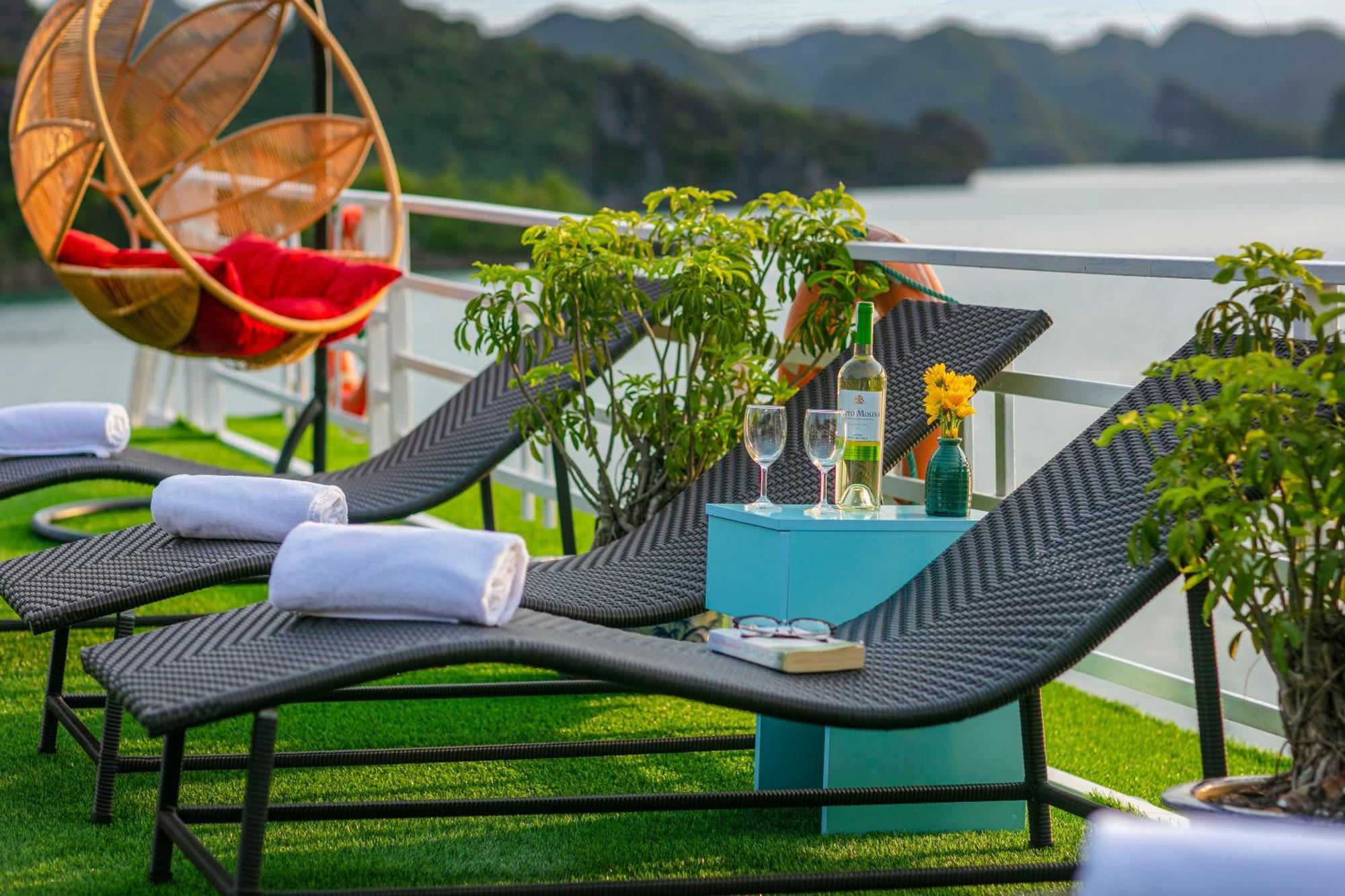 ฮาลอง แฟนตาซี ครูซ Hotel ภายนอก รูปภาพ