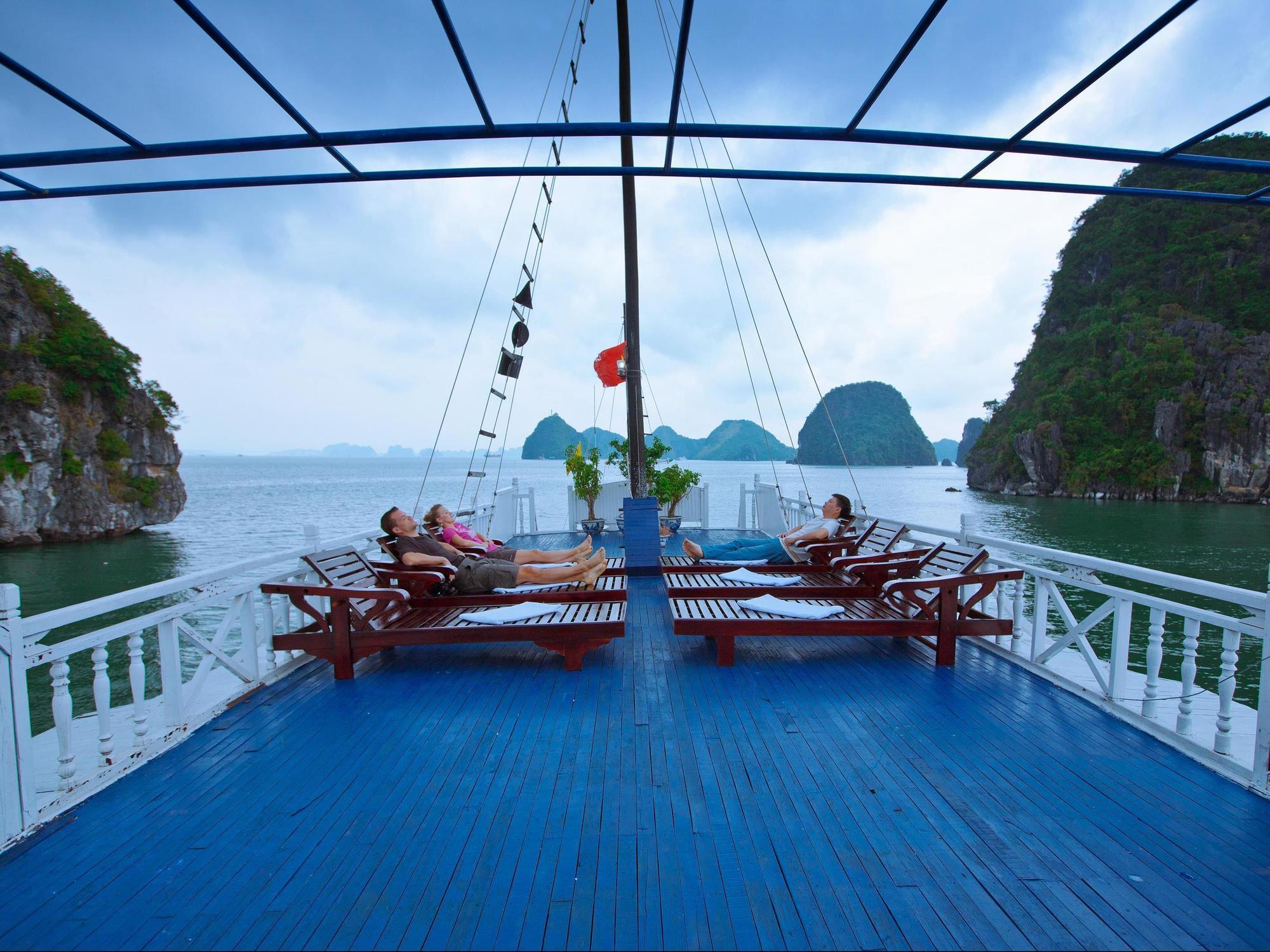 ฮาลอง แฟนตาซี ครูซ Hotel ภายนอก รูปภาพ
